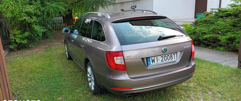 Skoda Superb cena 35000 przebieg: 157000, rok produkcji 2012 z Warszawa małe 121
